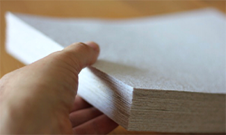 日本の和紙の技術を用いて作られた「フェアトレード」の紙